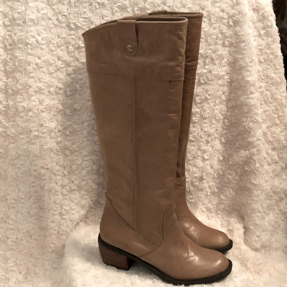 Beautiful taupe riding boot